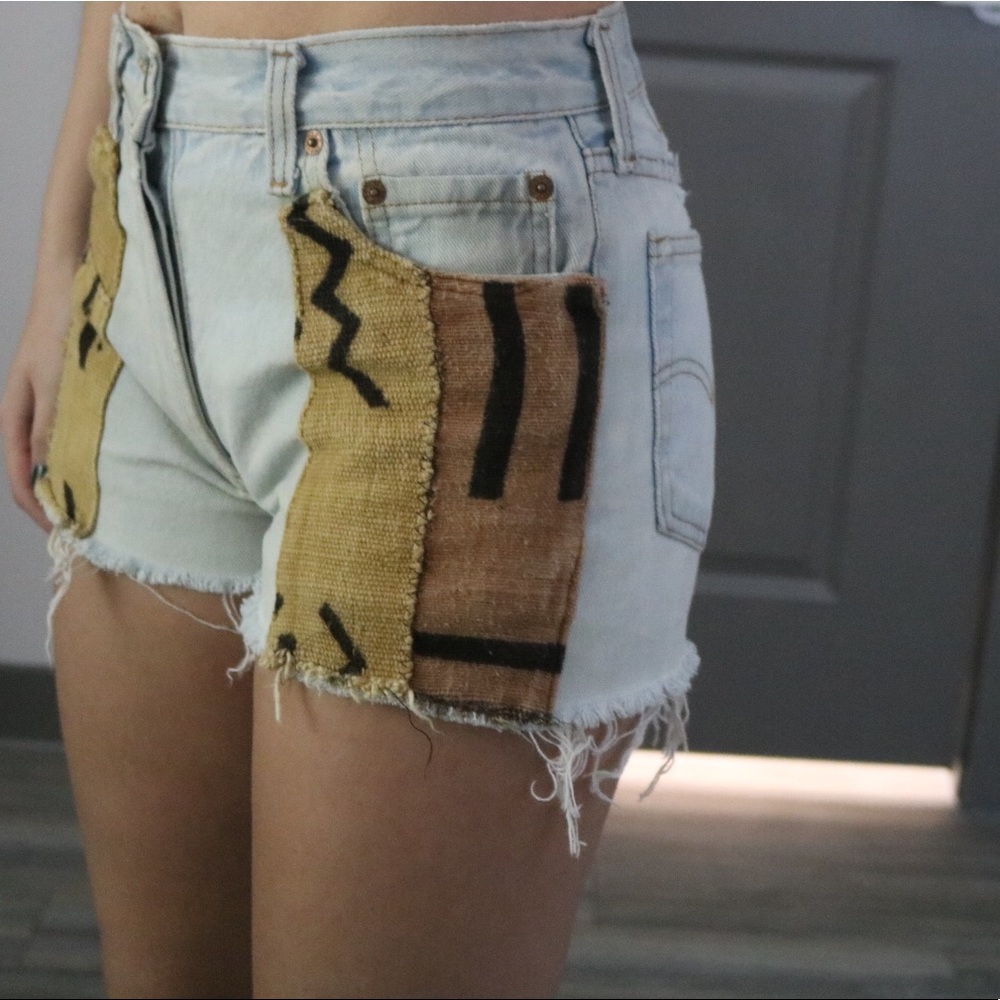Vintage levi light wash high waisted shorts